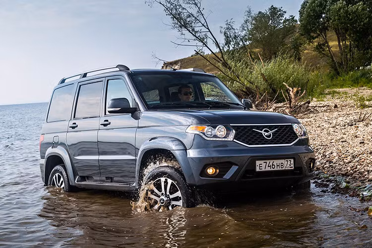 Ông Tô Đình Lâm, Giám đốc Auto K cho biết, hợp đồng phân phối ủy quyền có thời hạn lên tới 30 năm. Theo đó, công ty sẽ cung cấp ra thị trường đầy đủ các sản phẩm của Uaz. Ngoài chiếc Patriot sẽ có dòng xe Pickup, dòng chuyên offroad Hunter và một dòng xe thương mại khác.