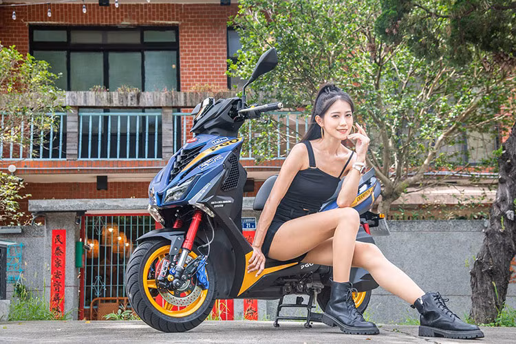 Mức giá xe PGO TIG Championship Edition niêm yết là 129.500 Tân Đài tệ (khoảng 100 triệu đồng). Mức giá của xe hiện ngang ngửa với Honda SH160i đang bán ra tại thị trường Việt.