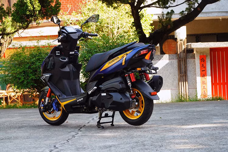 Về thiết kế, PGO TIG Champions Edition 2024 của Đài Loan mang phong cách thể thao của các hãng xe châu Âu và gợi nhớ đến chiếc Italjet Dragster của Ý.
