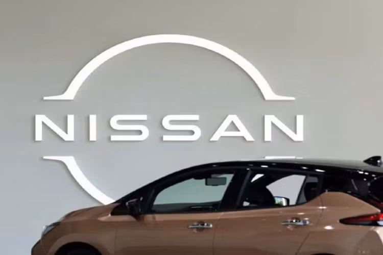 Doanh so ban oto kem, Nissan phai tim Mitsubishi tro giup