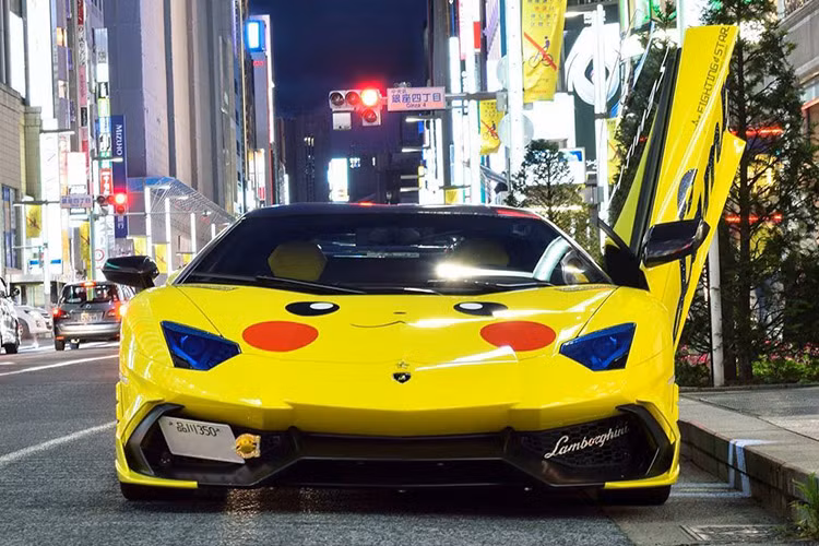 Mẫu siêu xe Lamborghini Aventador rồng Pikachu nguyên bản sử dụng động cơ V12 dung tích 6,5 lít, công suất 700 mã lực tại vòng tua máy 8.250 vòng/phút và mô-men xoắn cực đại 690 Nm ở vòng tua 5.500 vòng/phút.