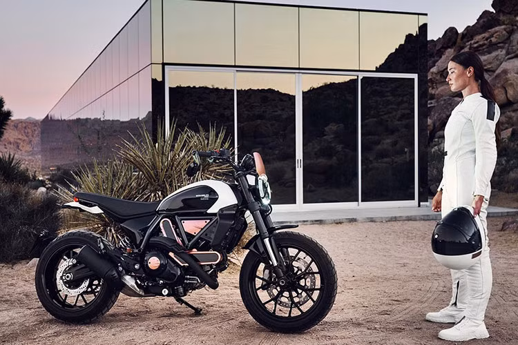 Để kỷ niệm 10 năm ngày ra mắt dòng xe Scrambler, hãng xe môtô đình đám của Ý vừa giới thiệu mẫu xe đặc biệt Ducati Scrambler 10 Anniversario Rizoma Edition 2025 mới.