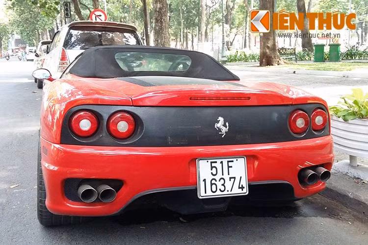 Ferrari 360 Spider là mẫu xe được ứng dụng những thành tựu công nghệ tân kỳ nhất mà Ferrari gặt hái qua các giải đua F1. Đa phần các chi tiết cũng như khung gầm của Ferrari 360 Spider được chế tạo từ nhôm.