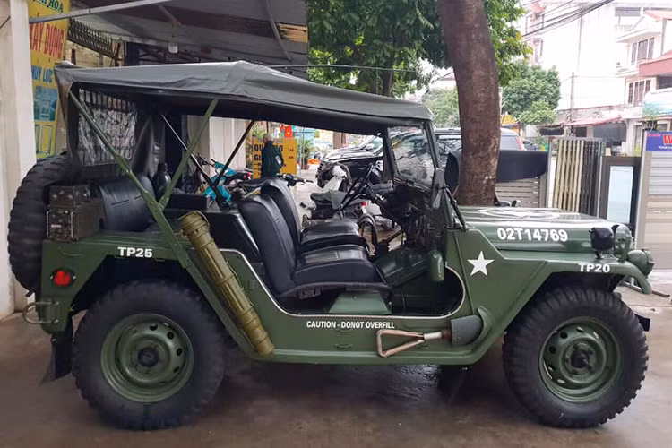 Tên gọi thì nhiều, nhưng Jeep chỉ có 2 loại đó là Jeep A1 và Jeep A2, A1 là những chiếc xe đời đầu mà số lượng hiện nay ở Việt Nam không còn nhiều. Chủ yếu người chơi hiện nay đều chơi Jeep A2 và được phục ché hay độ lại sao cho phù hợp với đường xá cũng như có thể lăn bánh được trên nhiều địa hình.