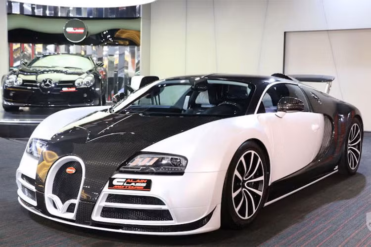 Al Ain Class Motors là đại lý siêu xe đặt tại Dubai nhưng mức độ nổi tiếng đã lan truyền ra thế giới, nhiều tín đồ mê xe đi qua đất nước Trung Đông này cũng đều muốn 1 lần bước vào showroom có hơn 100 chiếc siêu xe đủ chủng loại để chiêm ngưỡng. Mới đây đại lý siêu xe này đã bất ngờ ra bán chiếc Bugatti Veyron độ Mansory "hàng độc"