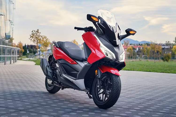 Honda NSS250 hay Forza 250 trở thành dòng xe tay ga đang ngày càng phổ biến ở thị trường Đông Nam Á. Mới đây, Honda NSS250 2024 mới đã chính thức được cập nhật tại thị trường Malaysia. 