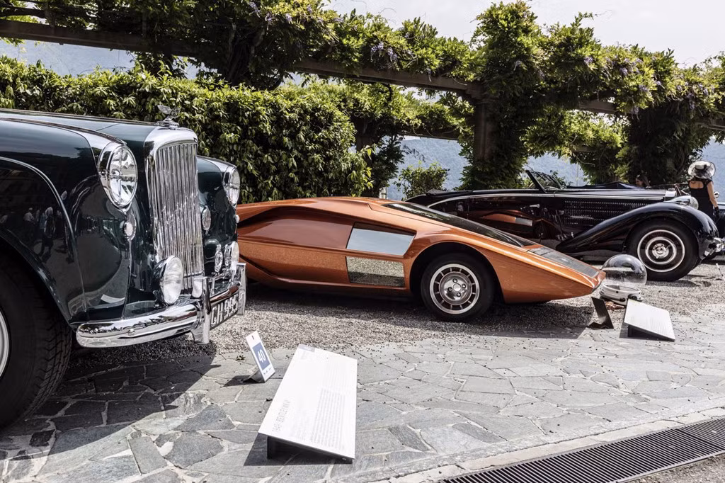 Lancia Stratos đời 1970 (giữa) được khách tham quan dưới 16 tuổi bình chọn nhiều nhất.