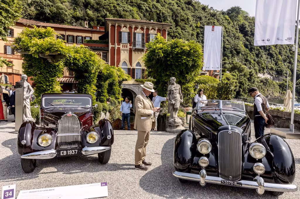 Bugatti 57 Atalante đời 1937 (trái) và Lancia Astura Serie III đời 1936.