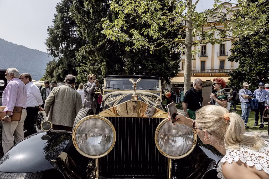 Một chiếc Rolls-Royce Phantom đời 1929. Những năm 20 của thế kỷ trước, Rolls-Royce dồn lực cho phát triển xe hơi và động cơ máy bay.