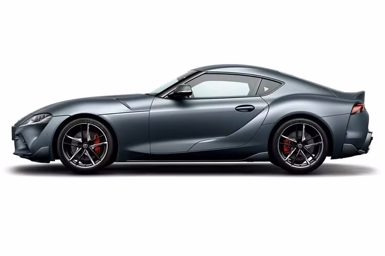 Được biết, đây là lần đầu tiên Toyota bán một chiếc Supra trong ngoại thất sơn mờ, ông Shigeki Tomoyama, Chủ tịch của nhánh Gazoo Racing chia sẻ: "Chúng tôi xin lỗi vì sự chậm trễ này, nhưng việc sơn mờ cho Supra đòi hỏi quá trình sơn phức tạp."