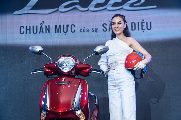 Về ngoại hình, Yamaha Latte 125 có kích thước tổng thể bao gồm chiều dài 1.820 mm, rộng 690 mm và chiều cao 1.160 mm. Chiều cao yên tính từ mặt đất của Yamaha Latte 125 là 790 mm, khoảng sáng gầm xe 125 mm. Xe có bình xăng lớn và trọng lượng ướt 100 kg.