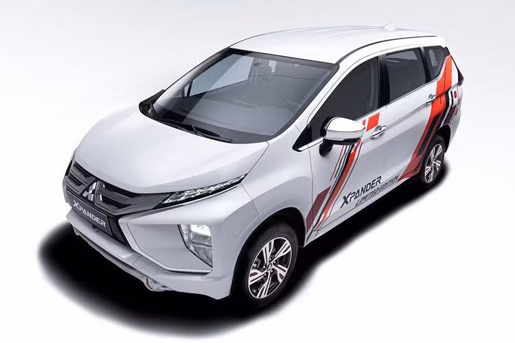 Những mẫu MPV - xe đa dụng tại Việt Nam này dù ra mắt chưa lâu nhưng vẫn giữ được sút hút đáng kể, đồng thời còn tăng một hạng trong tháng 12/2021. Trong tháng cuối năm 2021, Mitsubishi Xpander tại Việt Nam bán ra 2.009 xe, tăng 562 xe so với tháng trước đó. Kết thúc năm 2021, Mitsubishi Xpander cũng trở thành mẫu MPV bán chạy nhất thị trường với 12.406 xe.