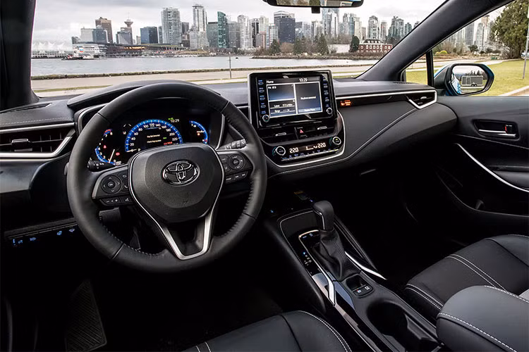 Với nhiều hệ thống an toàn tiên tiến được trang bị theo tiêu chuẩn, chiếc hatchback đạt điểm số Tốt trong hạng mục hỗ trợ an toàn với 9,9 điểm trong tổng số 13 điểm (76%). Các thử nghiệm của hệ thống AEB cho thấy mức hiệu suất Tốt trong các tình huống khẩn cấp trên đường cao tốc, với đánh giá Adequate (Đầy đủ) cho các hệ thống hỗ trợ làn đường.