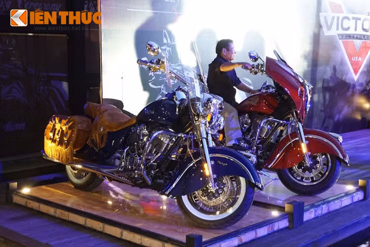 Trong 2 hãng xe này, thương hiệu Victory Motorcycles được những người chơi xe sành sỏi biết tới nhiều hơn tại Việt Nam khi những chiếc touring Victory Vision, dù có số lượng ít nhưng xuất hiện khá thường xuyên tại các sự kiện môtô lớn.
