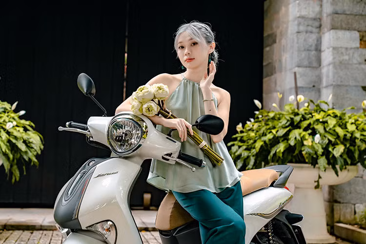 Ngam Yamaha Janus cung Ly Pham hoa minh vao mua thu Ha Noi-Hinh-3