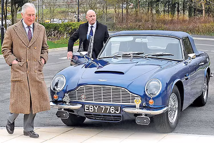 Nhiên liệu cho chiếc Aston Martin Volante DB6 này là một phần trong nỗ lực giảm 25% khí thải ôtô trong 10 năm của Hoàng gia Anh. Được biết, chiếc Aston Martin Volante DB6 này cần 4,5 chai rượu để có thể hoàn thành quãng đường 1 dặm, tương đương 1,6 km.