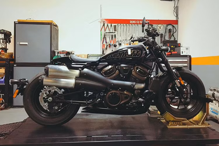 Chính thức trình làng thị trường thế giới vào tháng 7/2021 vừa qua, mẫu xe môtô Harley-Davidson Sportster S 1250 được nhiều biker trên thế giới gọi là "siêu Harley" khi mẫu xe này mang vẻ đẹp đẳng cấp và có thể làm thay đổi cục diện của những mẫu xe cùng phân khúc trên thị trường.