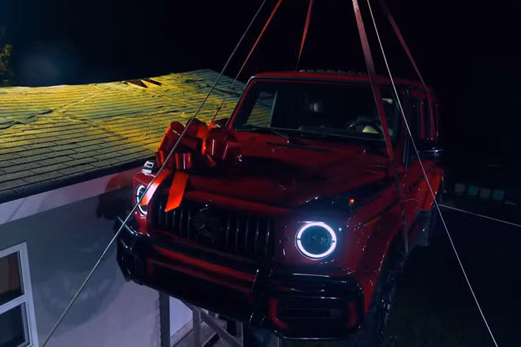 Youtuber “choi lon” tha roi Mercedes-AMG G63 tu noc nha xuong dat