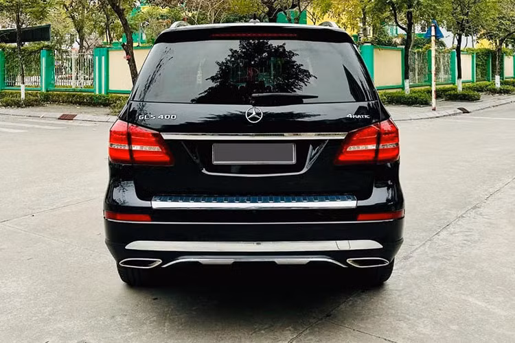 Mercedes-Benz GLS400 sử dụng động cơ V6 3.0L, kết hợp cùng hộp số tự động 9 cấp cho công suất cực đại 333 mã lực tại vòng tua từ 5.250 - 6.000 vòng/phút, mô-men xoắn cực đại đạt 450 Nm tại vòng tua từ 1.600 - 4.000 vòng/phút.