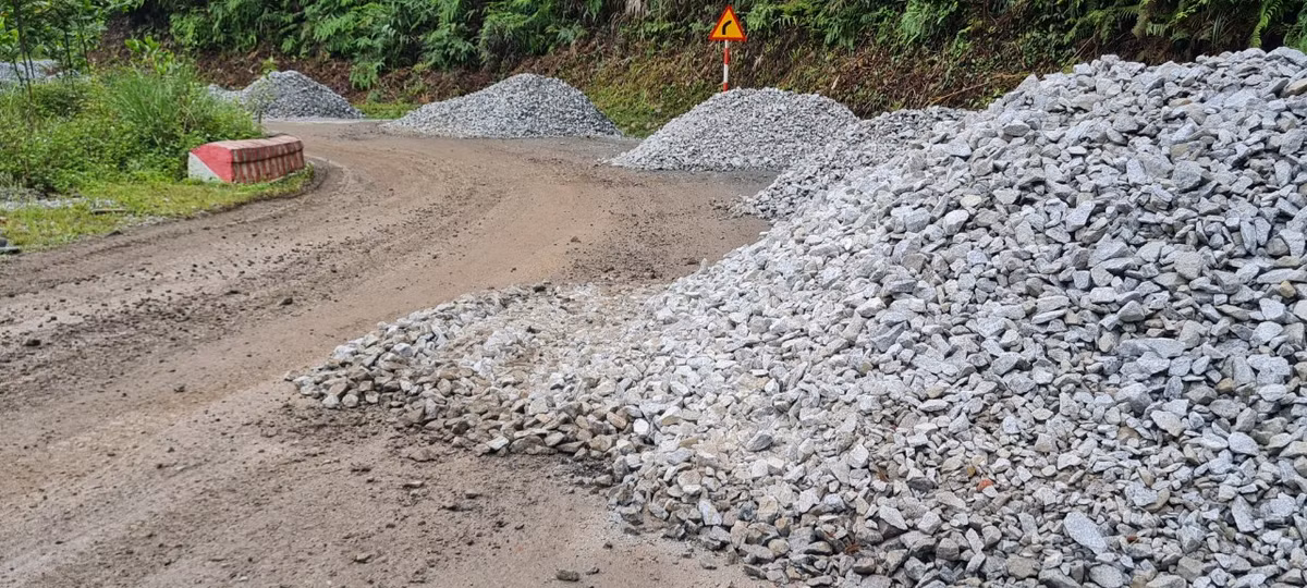 Trong lúc chờ đợi phương án mở rộng, nâng cấp tuyến đường này thì tình trạng đường 14D càng xuống cấp nghiêm trọng, gây ảnh hưởng đến việc lưu thông của các phương tiện tham gia giao thông. Nguy cơ gây tai nạn, tự gây tai nạn là điều khó tránh khỏi.