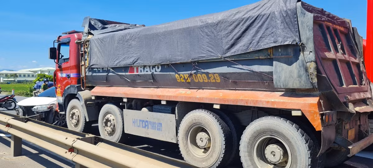 Đây là đoạn Quốc lộ 1A có dải phân cách cứng giữa 2 chiều.