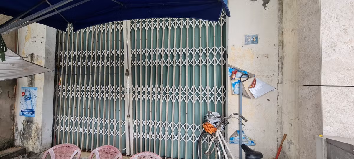  Thanh tra Chính phủ kết luận, UBND TP Đà Nẵng cho phép bán 52 cơ sở nhà đất công sản khi chưa có phương án sắp xếp, xử lý là không đúng quy định. Trong 52 cơ sở nhà đất được bán, chuyển sang mục đích sử dụng khác, có 8 cơ sở nhà đất bên thuê được mua không thông qua đấu giá liên quan đến ông Phan Văn Anh Vũ.