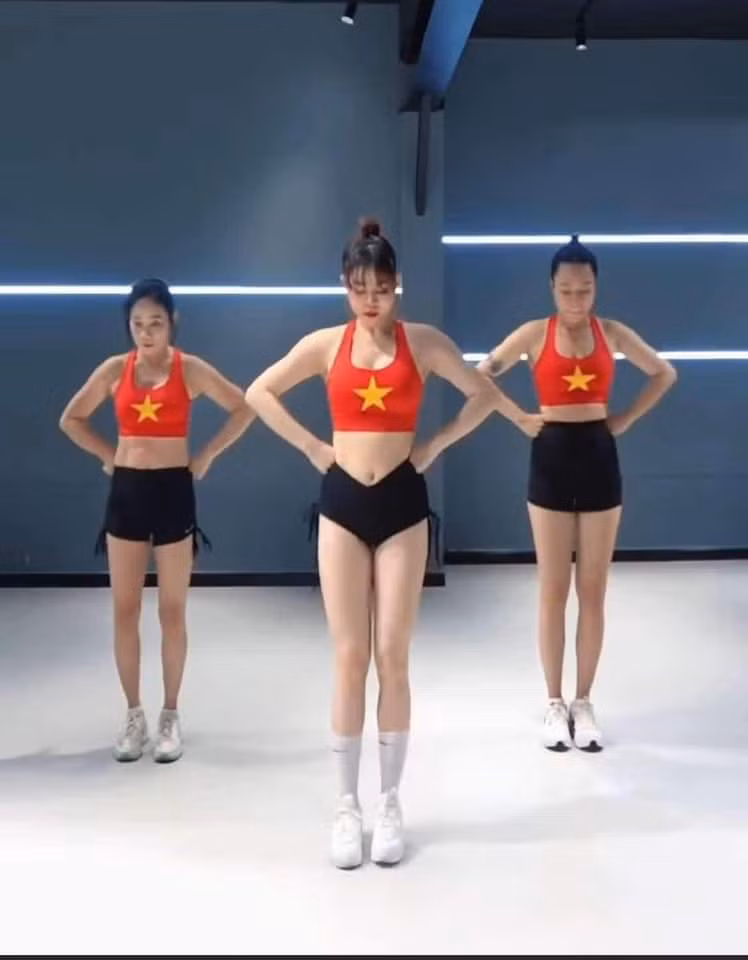 Một đoạn video ngắn hướng dẫn nhảy erobic của một số cô gái đã vấp phải nhiều luồng ý kiến tranh cãi. Theo đó, các cô gái này mặc áo croptop in hình cờ đỏ sao vàng, phối với chân váy và quần đùi ngắn.