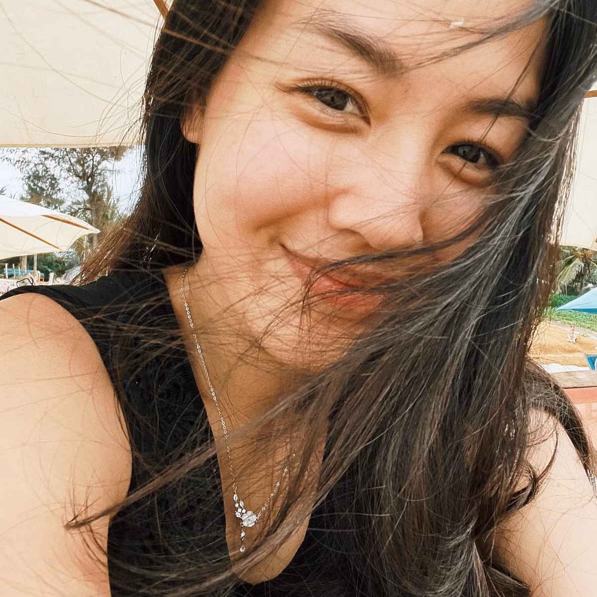 MC Hồng Nhung là người dẫn chương trình quen thuộc trong chương trình Cà phê sáng, cô cũng từng dẫn nhiều show lớn như 360 độ thể thao, Giai điệu tự hào, Điều ước thứ 7, Change Life – Thay đổi cuộc sống...