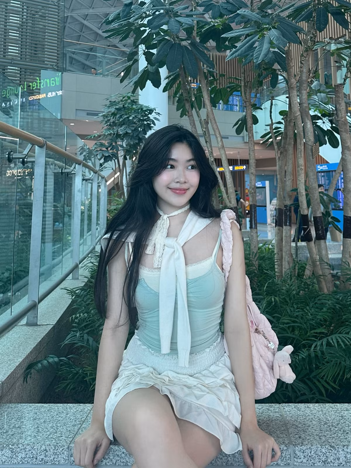 Lọ Lem tên thật là Mai Thảo Linh, sinh năm 2006. Cô nàng sở hữu chiều cao trên 1m7, dù chưa gia nhập showbiz nhưng được công chúng quan tâm nhờ ngoại hình xinh đẹp, tài năng và tính cách ngoan hiền. (Ảnh: IGNV)