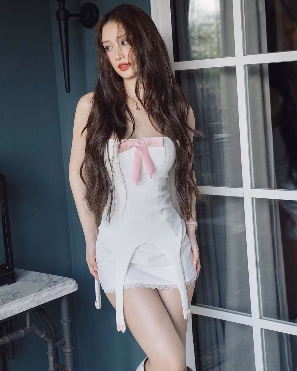 Tên tuổi của nàng hot girl trà sữa được khán giả Việt biết đến nhiều thông qua bộ phim chiếu rạp Tháng Năm Rực Rỡ. Đảm nhận vai Tuyết Anh trong bộ phim của đạo diễn Nguyễn Quang Dũng, Jun Vũ trong phim là nàng hoa khôi với nét đẹp lạnh lùng, trong trẻo.