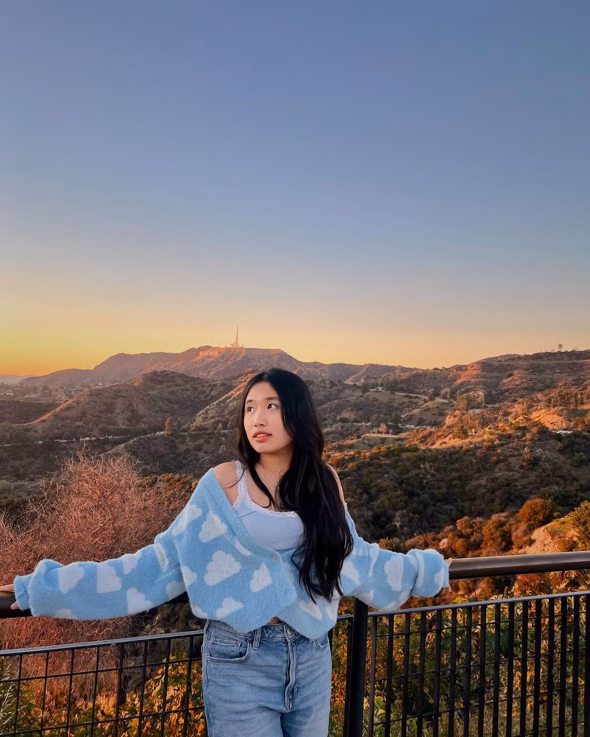 Jenny Huỳnh (sinh năm 2005) là YouTuber &amp; TikToker có lượng người xem khủng tại Việt Nam.