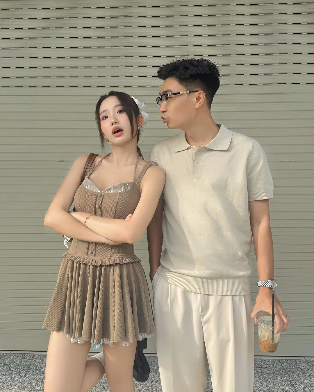 Sau đám cưới, Huyền cũng năng nổ cập nhật hình ảnh trên Instagram hơn. Chăm chút kiểu tóc, chịu khó học hỏi theo những xu hướng thời trang mới nhất, nữ TikToker khoe khéo vẻ quyến rũ nhưng không còn bị phô trương như trước.