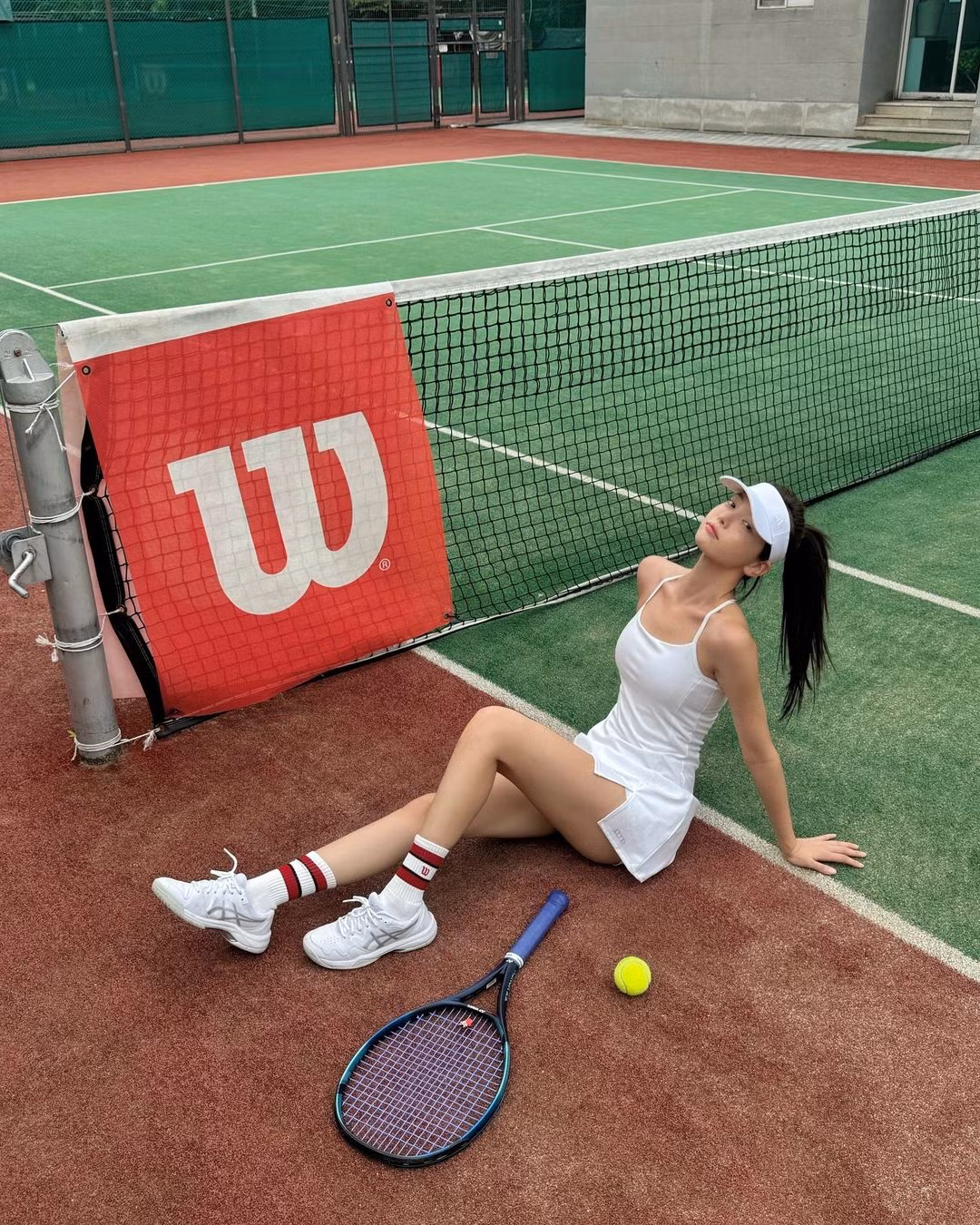 Cô nàng thường xuyên luyện tập, tham gia 1 số môn thể thao có tính vận động như tennis để giữ gìn vóc dáng.