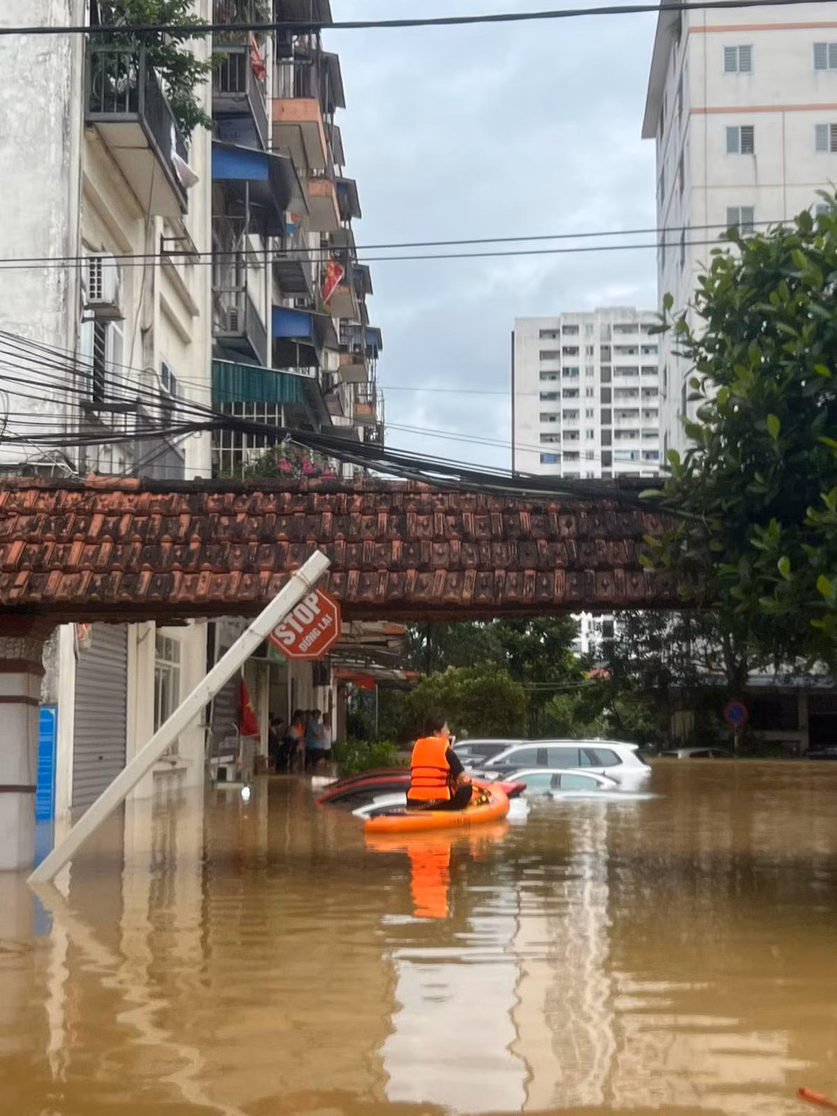 Khi những chiếc ô tô chỉ có thể nằm im, là lúc những chiếc sup phát huy tối đa công dụng.