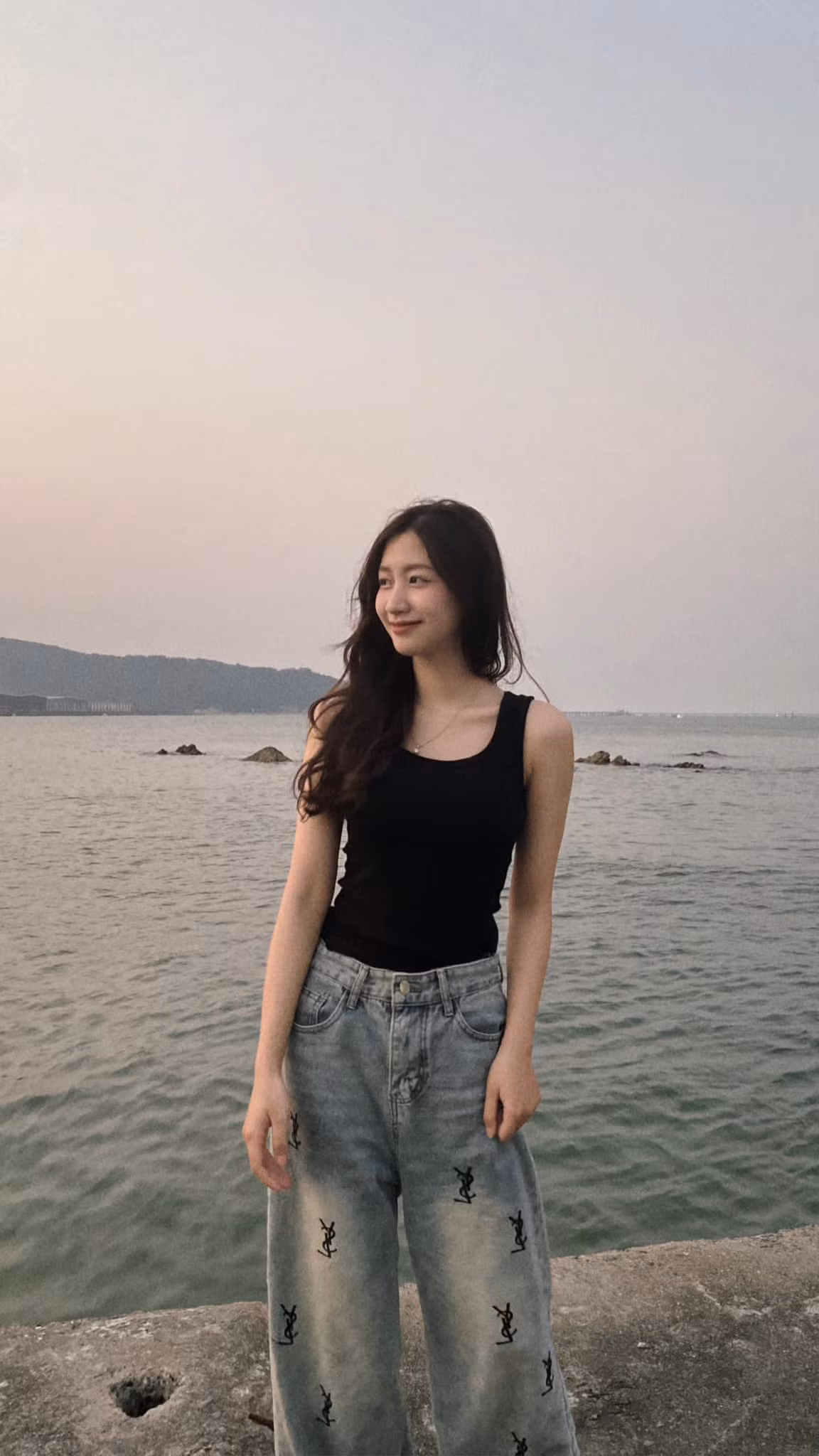 Sau cuộc thi, Ánh Tuyết cũng nhận được khá nhiều lời mời hợp tác. Tuy nhiên, cô vẫn khẳng định, mục tiêu chính của cô là hoàn thành việc học để thực hiện ước mơ trở thành một cô giáo. (Ảnh: FBNV)
