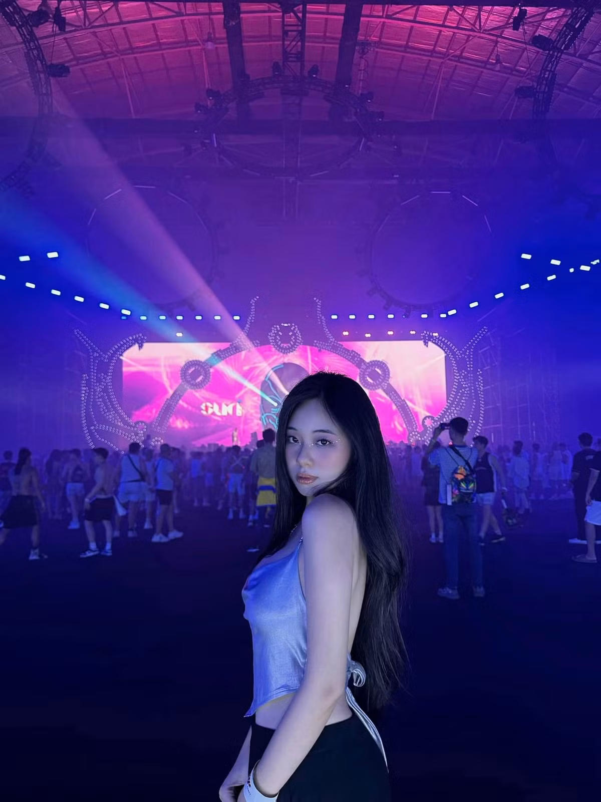 Hương Nhi không chỉ có gương mặt nổi bật, cực thu hút mà còn sở hữu thân hình nóng bỏng.
