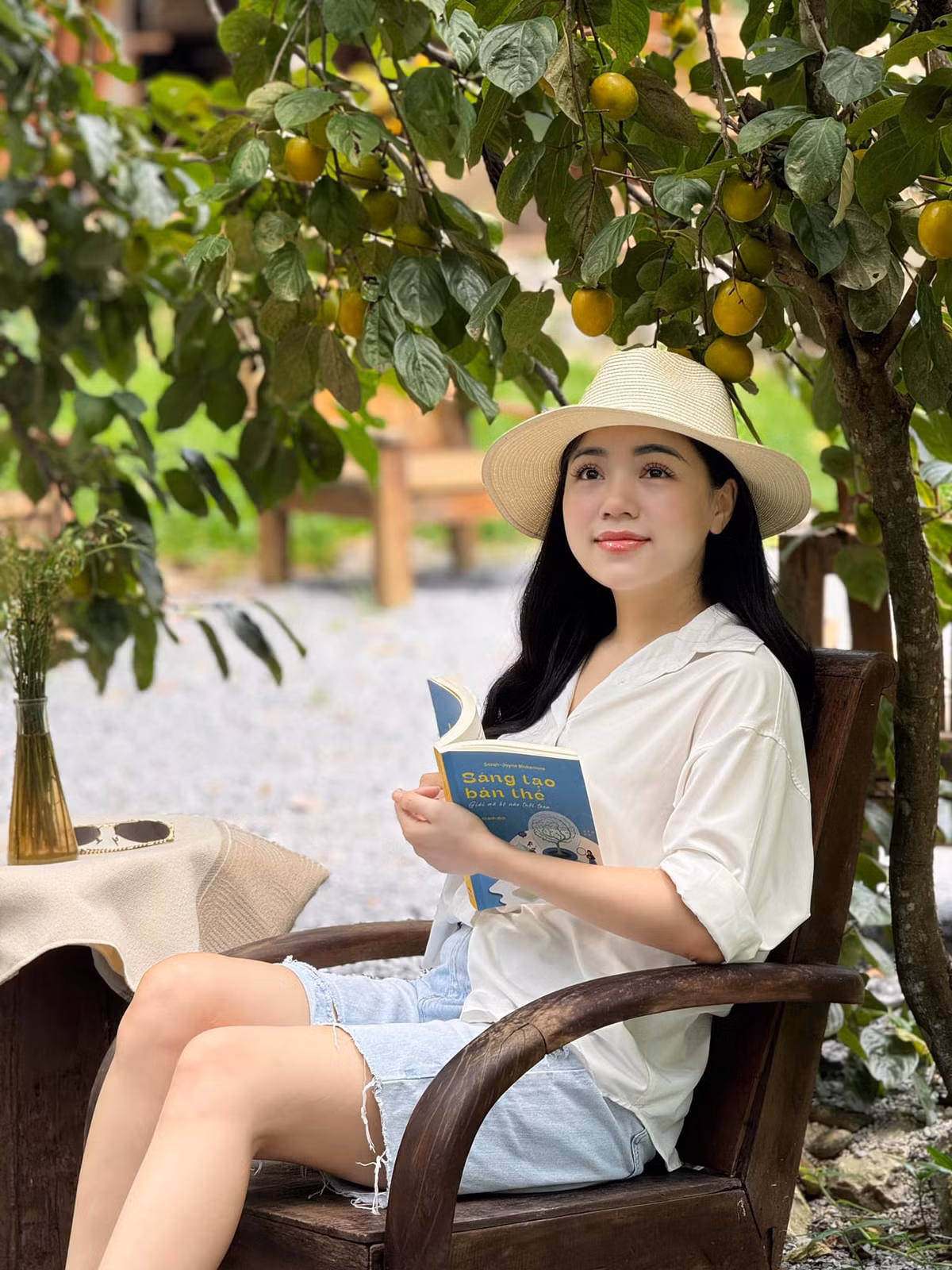 Đồng Thu có hơn 10 năm làm việc tại VTV. Nhiều người nhận xét, nữ MC có khuôn mặt trẻ không khác mấy thời điểm mới lên hình.