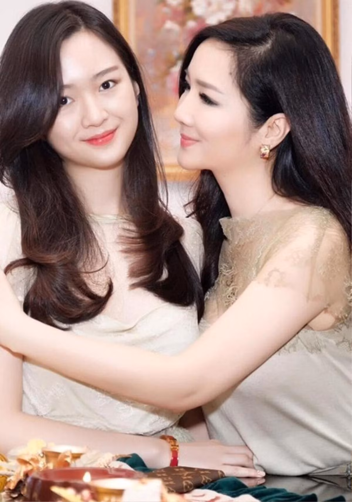 Hoa hậu Đền Hùng Giáng My từng được nhiều người mệnh danh là "đệ nhất Hoa hậu" bởi nhan sắc xinh đẹp cùng thần thái ngút ngàn vượt thời gian. Cô có thể được xem là một tượng đài nhan sắc trong dàn Hoa hậu Việt.