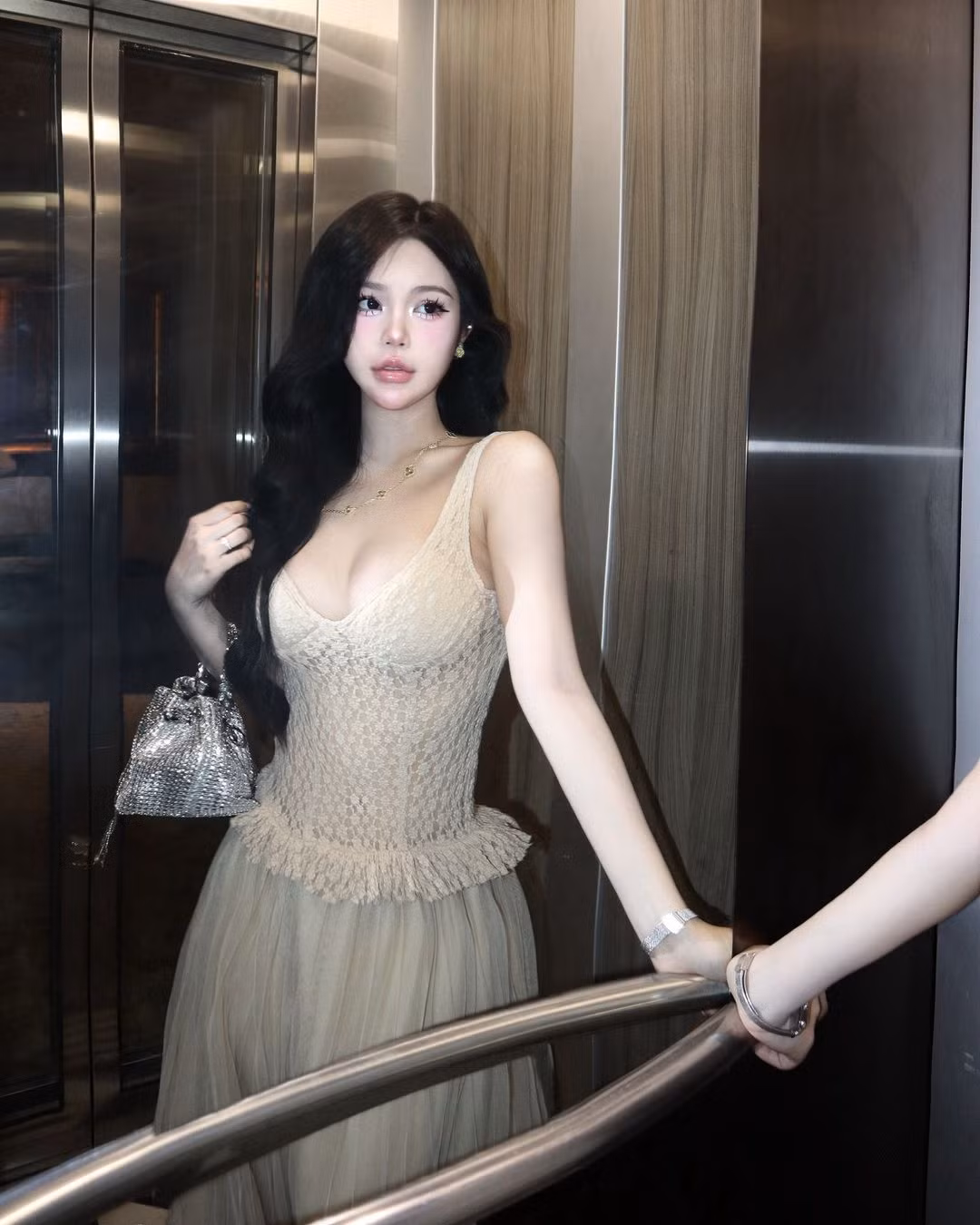 Trên trang cá nhân, cô nàng thường chia sẻ những khoảnh khắc cuộc sống đời thường.
