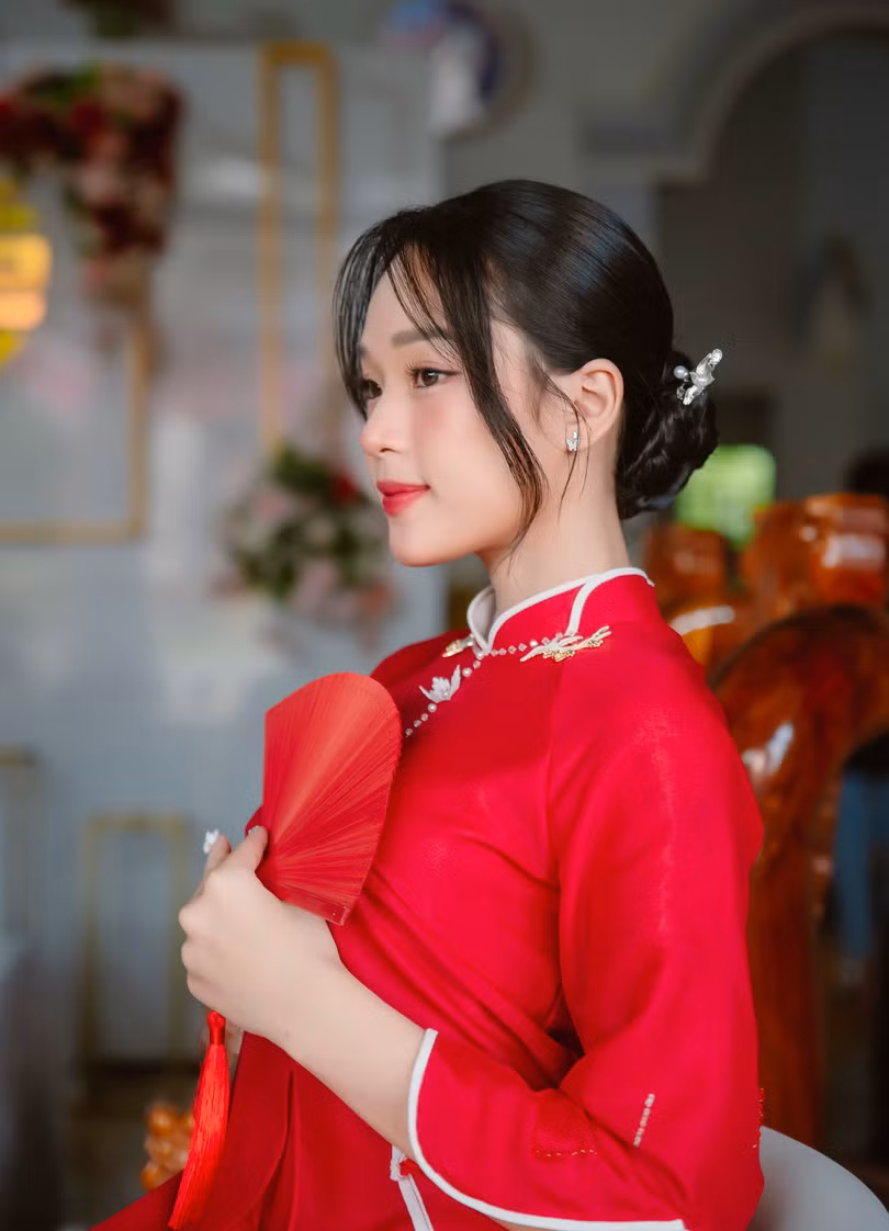 Hồng Nhung là cô gái lớn lên ở mảnh đất Bình Phước, có tật ở đôi chân, cô từng không có hi vọng gì với tình yêu cho đến khi gặp Thanh Dương.