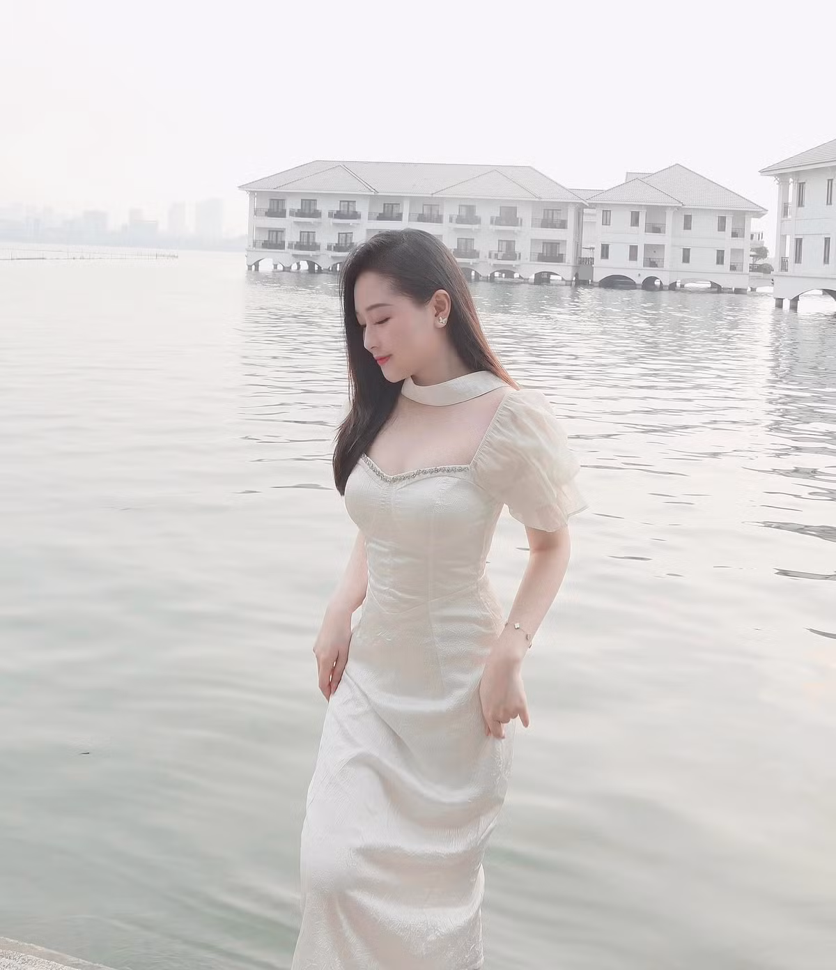 Cô giáo Hà Thành theo đuổi phong cách nữ tính, ngọt ngào. (Ảnh: FBNV)