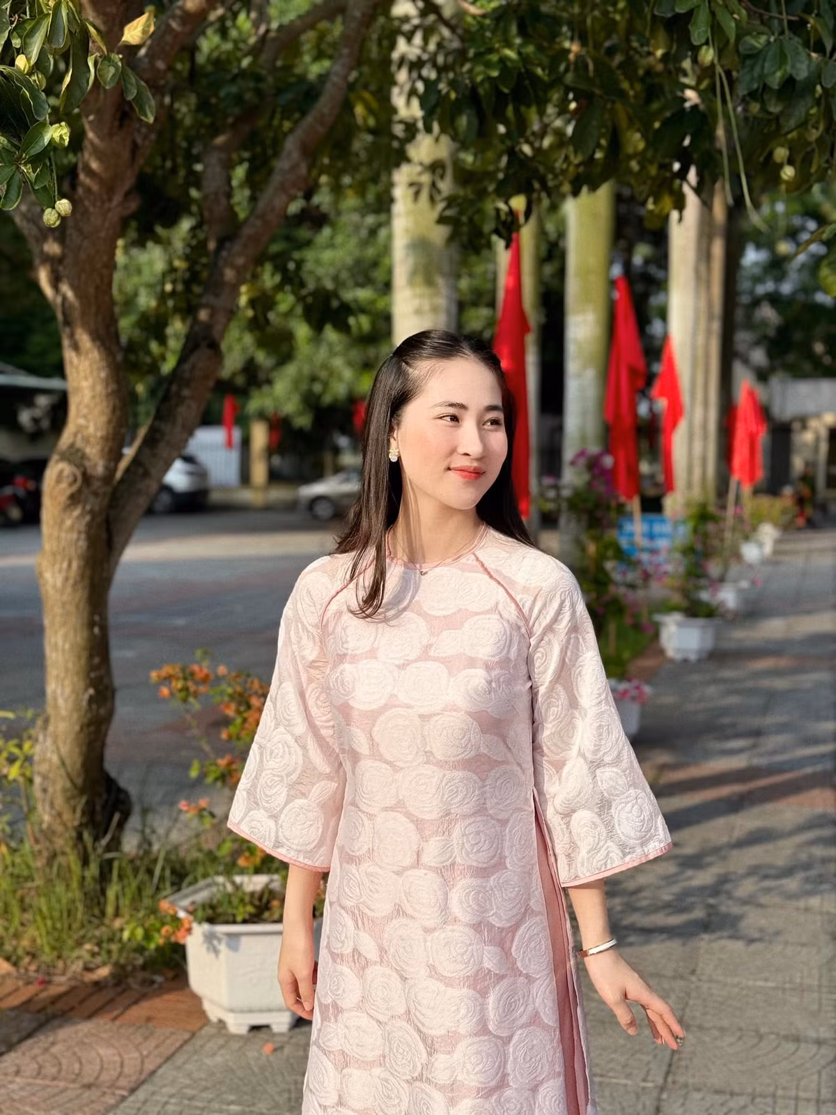 Cô nàng theo đuổi phong cách nữ tính, đậm chất người con gái Á Đông.