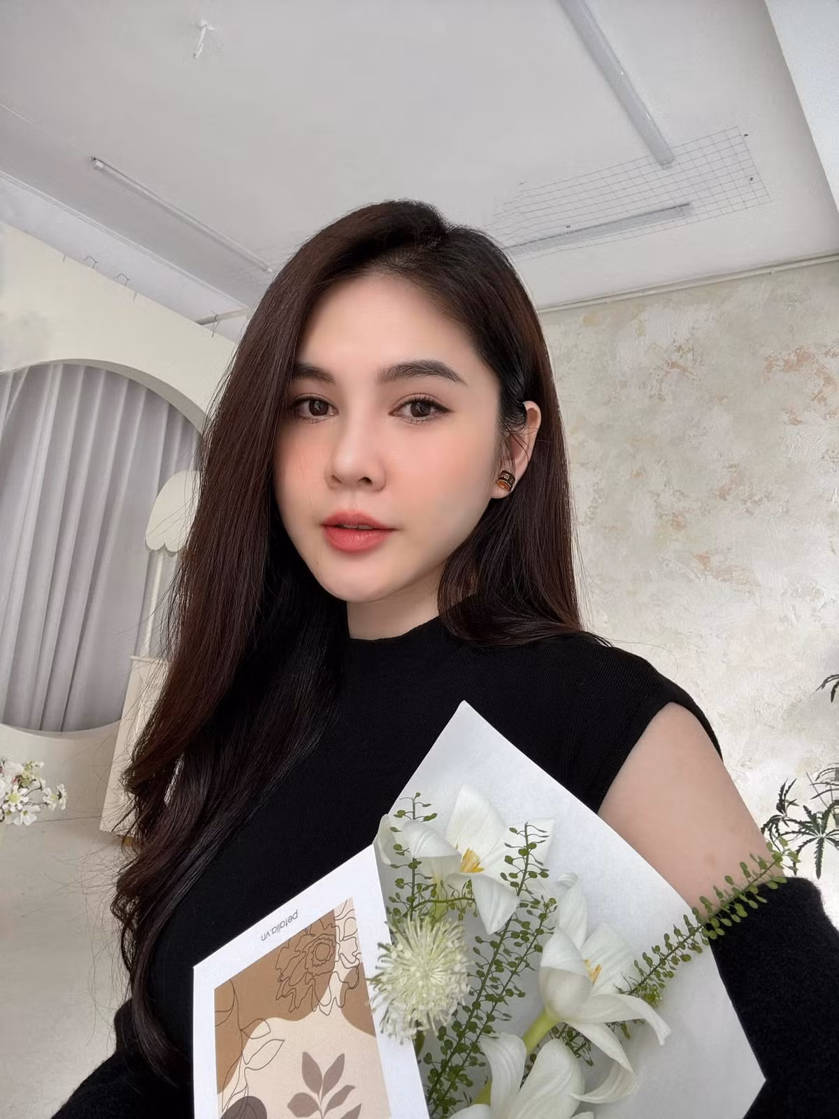 Ngay khi sự nghiệp diễn xuất bắt đầu có sự thăng hoa, Thu Hoài cũng dần được khán giả nhớ mặt hơn thì cô nàng thông báo kết hôn.