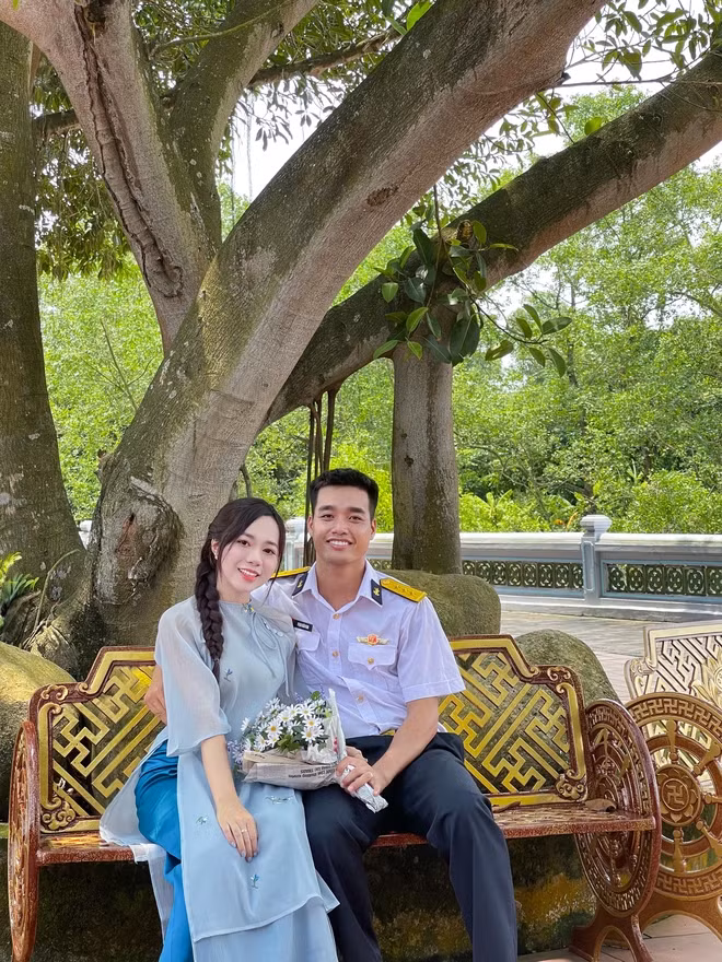 Cặp đôi luôn dành cho nhau sự tôn trọng, cùng những cử chỉ ngọt ngào để giữ lửa hôn nhân.