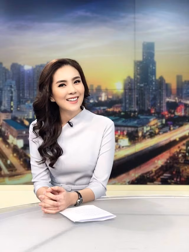Kể từ đó, với ngoại hình xinh xắn cùng lối dẫn dắt tự nhiên, duyên dáng cộng với gu ăn mặc sành điệu, Mai Ngọc ngày càng gây ấn tượng được với không ít người.