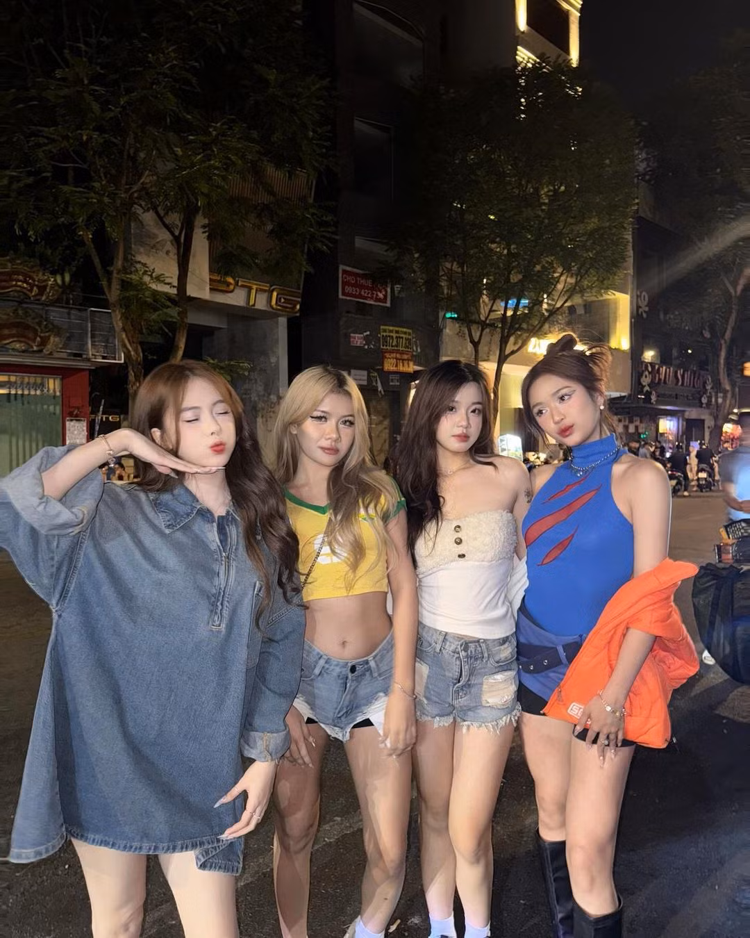 Cô nàng có mối quan hệ khá thân thiết với một số tên tuổi nữ Tiktoker nổi tiếng khác như Xuân Ca, Quỳnh Anh..