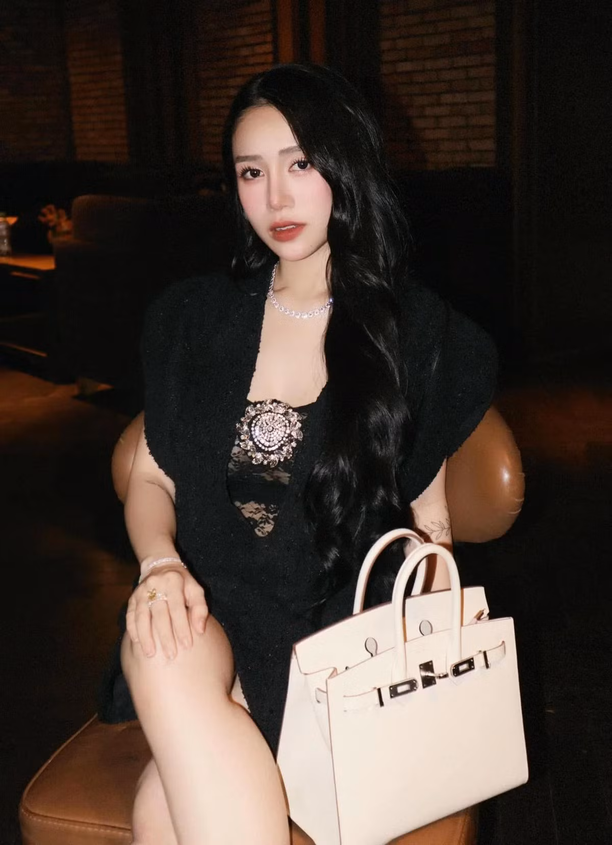 Joyce Phạm khoe visual nét căng, nhắn nhủ ngọt ngào đến chồng: "Em bé của anh".