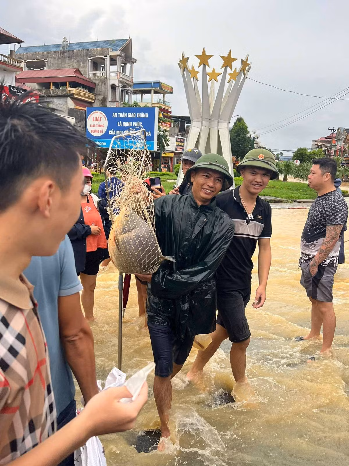 Nụ cười khi có được bữa mồi ngon.