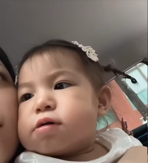 Đoạn hội thoại ngắn đáng yêu của Pam (Pamela Hải Đường) với một người cô khiến mạng xã hội xôn xao mấy ngày vừa rồi vì quá đáng yêu. Chỉ một câu than thở "trời ơi" nhưng với giọng điệu dễ thương, Pam khiến trái tim rất nhiều người tan chảy.