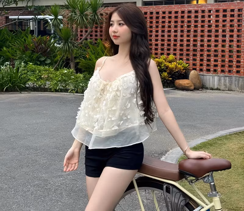 Hải Hà là một chị cả trong một gia đình có 3 chị em. Chính vì vậy ngay từ đầu cô đã ý thức được việc bản thân phải cố gắng nỗ lực để ngày càng phát triển cũng như làm gương cho các em của mình.